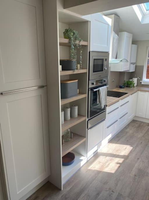Beautiful 3 Bed Home In The Heart Of New Forest Hordle Exteriör bild