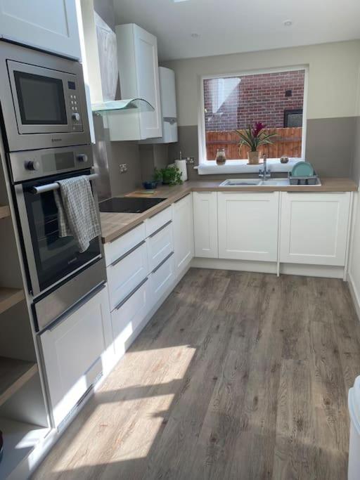 Beautiful 3 Bed Home In The Heart Of New Forest Hordle Exteriör bild
